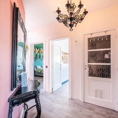 Laluz - Groot Op Wandelafstand Zee