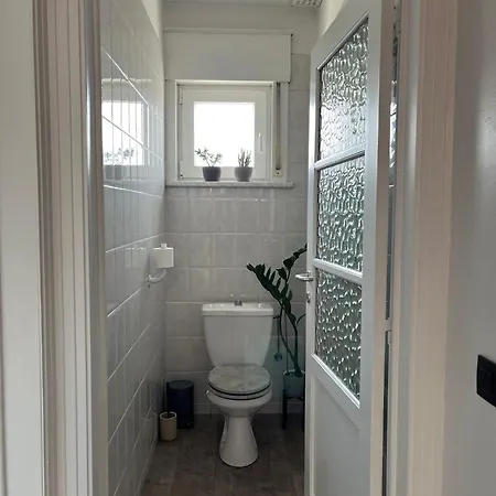 Laluz - Groot Op Wandelafstand Zee